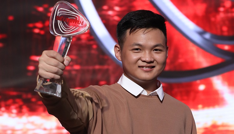 Kiến thức không giới hạn, cậu sinh viên bách khoa mạo hiểm giải siêu ô chữ không cần gợi ý và nhìn bảng mô phỏng