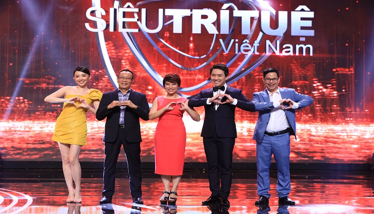 Siêu trí tuệ Việt Nam - Tập 7: Dàn giám khảo Siêu Trí Tuệ Việt Nam thích thú trước cậu bé hoạt ngôn: mới 9 tuổi đã biết 12 ngoại ngữ