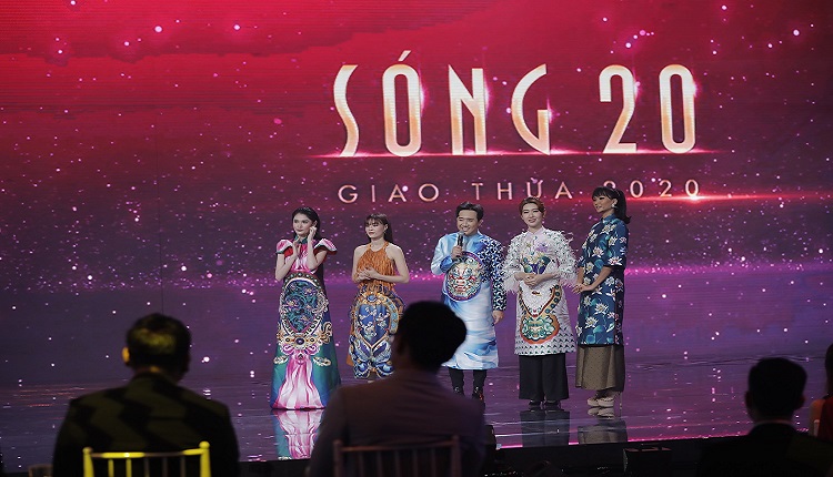 Trấn Thành và “tứ đại mỹ nữ” diện áo dài cách tân hội ngộ đêm Giao thừa cùng những gương mặt tạo sóng năm 2019