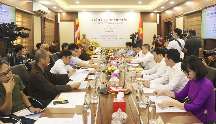 Ký kết hợp tác phát triển kênh truyền hình An Viên TV - B Channel